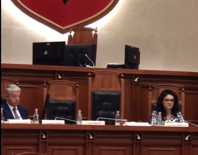 VIDEO LAJM/ Seanca parlamentare për qejf të vet, pa kryetar fare
