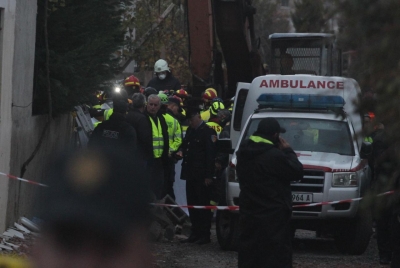 VIDEO/ ‘Hajdut, maskara, hape derën se kemi fëmijë,” tension në Durrës për shpërndarjen e ndihmave