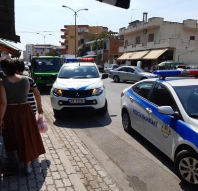 Tregtarët e Korçës bllokojnë Unazën e qytetit, rëndohet trafiku