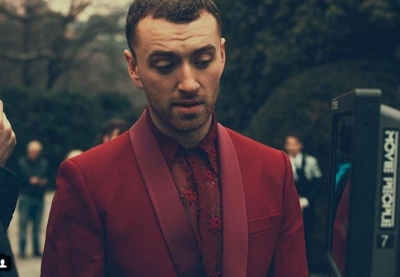 E papritur/ Sam Smith promovon këngëtaren shqiptare