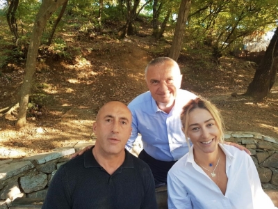 Meta i uron fitoren Dardanëve, në praninë e çiftit Haradinaj