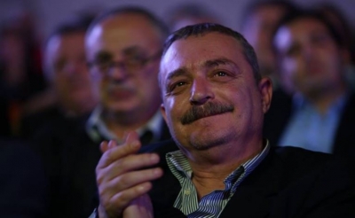 Atdheu (në vend të një lamtumire nga Fatos Baxhaku)