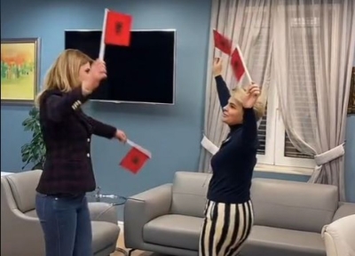 Kryemadhi solidarizohet me mësuesin nga Kosova, poston video duke kërcyer