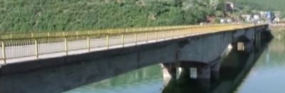 Ura e dëmtuar në Kukës nga neglizhenca, drejtuesit e mjeteve i tremben aksidenteve