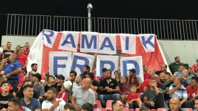 Video+foto/ Të rinjtë e FRPD i dërgojnë mesazh Ramës nga &quot;Elbasan Arena&quot;