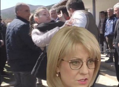 VIDEO skandaloze/ Punonjësi i Bashkisë dhunon qytetarin në sy të ish-ministres Nikolla