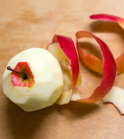 Kurrë mos e qëroni lëkurën e mollës, ja 8 sëmundjet që shëron