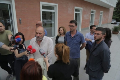 Protesta kundër shembjes së teatrit, regjisori Budina: Kam marrë kërcënime. Thirrini mendjes mirë, mos bëni marrëzi!