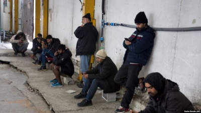 Zjarri në një kamp në Bosnjë lëndon 29 persona