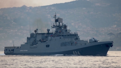 Rusia pozicionon anijet luftarake në Mesdhe