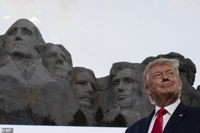 Portreti i tij të gdhendet në malin Rushmore? Presidenti Donald Trump shuan zërat