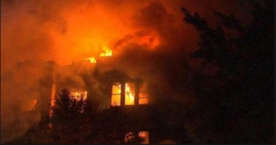 46-vjeçari i vë flakën shtëpisë dhe mbyllet brenda