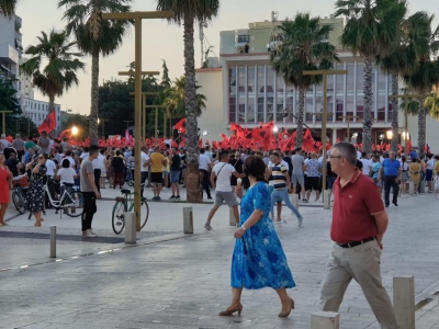 VIDEO- Fotot/ Rama mbledh me shantazh administratën, qytetarët durrsakë indiferentë ndaj aktivitetit të tij