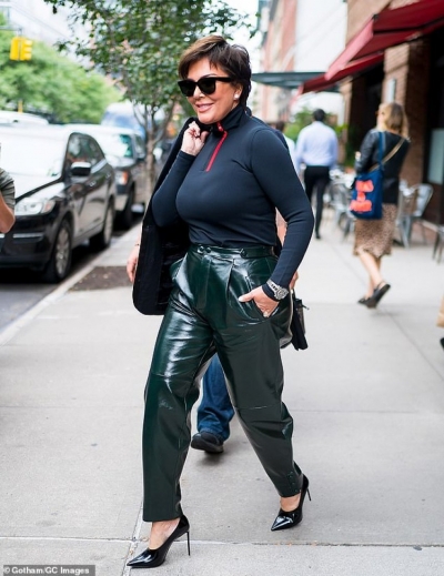 Kris Jenner kritikohet për pantollonat që veshi në New York