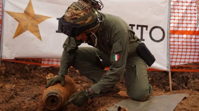 Bomba e Luftës së Dytë Botërore evakuon qytetin italian