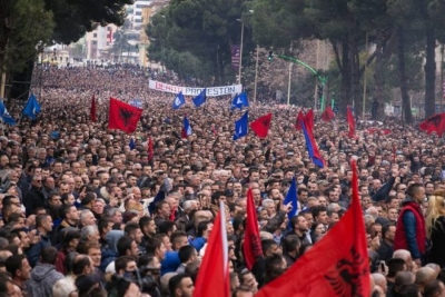 Demokratët e Vlorës nisen për protestën e Tiranës