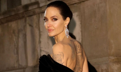 FOTO/ Pamja e Angelina Jolie pa grim është mahnitëse!