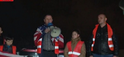 Live/Banorët e “Astirit” në ditën e 50-të të protestës, kreu i PD Basha në mbështetje