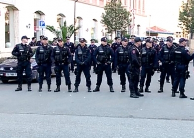 Polica shantazh qytetarëve: Do ju arrestojmë po dolët në protestat e opozitës