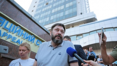 Akuzohet për tradhti të lartë, gjykata ukrainase liron gazetarin rus