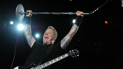 Varësia ndaj drogës, ylli i Metallica shtrohet në qendër rehabilitimi