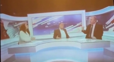 Plas grushti në emisionin televiziv shqiptar! (VIDEO)
