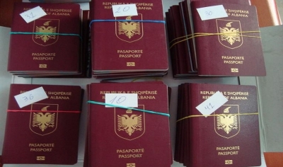 Në Vlorë pasaportat nxirren me emrat e personave të vdekur