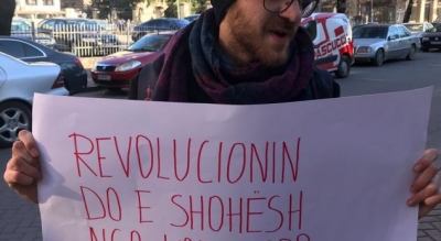 &quot;Revolucionin do e shohësh nga kafja apo Facebook-u?&quot;