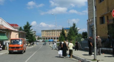 Kapet 22 vjeçari shqiptar që lëvizte në qytet me armën më vdekjeprurëse në botë