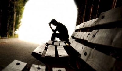 Shqipëria “bie” në depresion