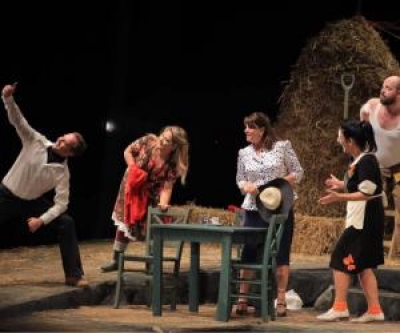 Teatri Kombëtar rikthen në skenë komedinë “Tag”