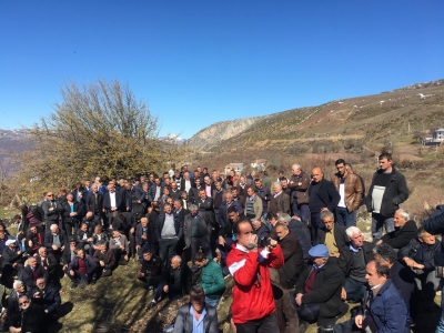 Banorët e fshatit Lusën në Kukës në protestë kundër ndërtimit të hidrocentraleve