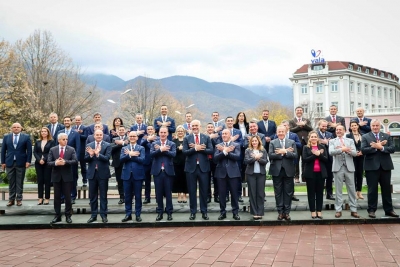 Çfarë simboli e frymëzon Sandër Lleshajn? (fotoja)