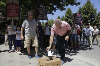 FOTOGALERIA/ Nga kutia e bananeve te policët e diktaturës, protestat e qytetarëve