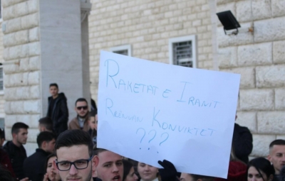 ‘Raketat e Iranit rrënuan konviktet?’, thirrjet e studentëve në protestë pas bojkotit të mësimit