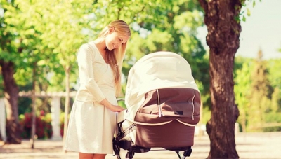 Këshilla të pediatërve: Bebja mund të nxirret në shëtitje që nga dita e parë