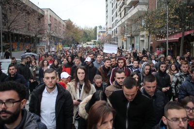 Studentët thirrje qytetarëve: ‘Çohuni nga kafja, bashkohuni me ne’