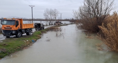 Shkodra vazhdon të jetë nën ujë. Rruga e Obotit e bllokuar, uji arrin deri në 1.5 metër