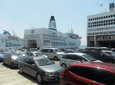 Kapet turku me dokumenta false në portin e Durrësit