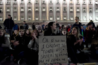 Studentët kalojnë natën e dytë të protestës para Kryeministrisë