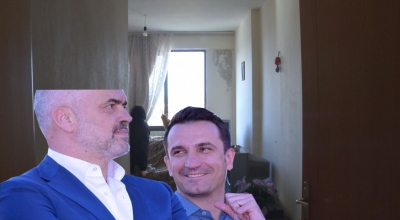(VIDEO) Banesat sociale të Erjonit në Shkozë i mbulon lagështira