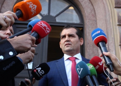 Besnik Muçi shkon në zyren e tij në Gjykatën Kushtetuese