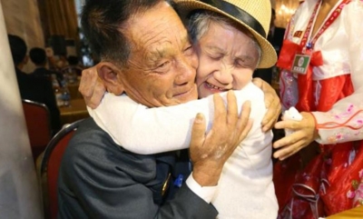 Të ndarë nga lufta, nënë e bir takohen pas 68 vitesh në Kore