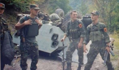 Pamje nga momenti i thyerjes së kufirit në Koshare, 20 vite më parë