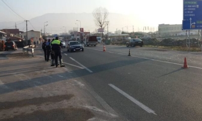 VIDEO/ Mijëra qytetarë nisen drejt Tiranës, policia ngre postoblloqe: Po bëhen presione