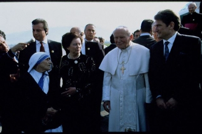 Vet Zoti i dërgoi të parët në Shqipëri, Nënë Terezën,  Papa Gjon Palin e Dytë dhe Amerikanët!