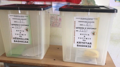 Qytetarët e Pukës refuzojnë maskaradën, qindra vota të pavlefshme, ndalon numerimi