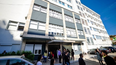 Sherr masiv te ‘Ekonomiku’, tre të rinj në spital