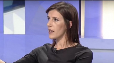 ‘Rrumi’ në makinë me prokurorin, deklarata ‘bombë’ e gazetares: Ka lidhje me zyrtarë të lartë, fshin dosje