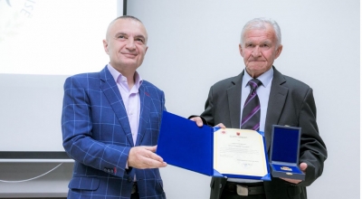 Presidenti Meta në Gjirokastër, nderon doktorin e shquar, Vasil Laboviti